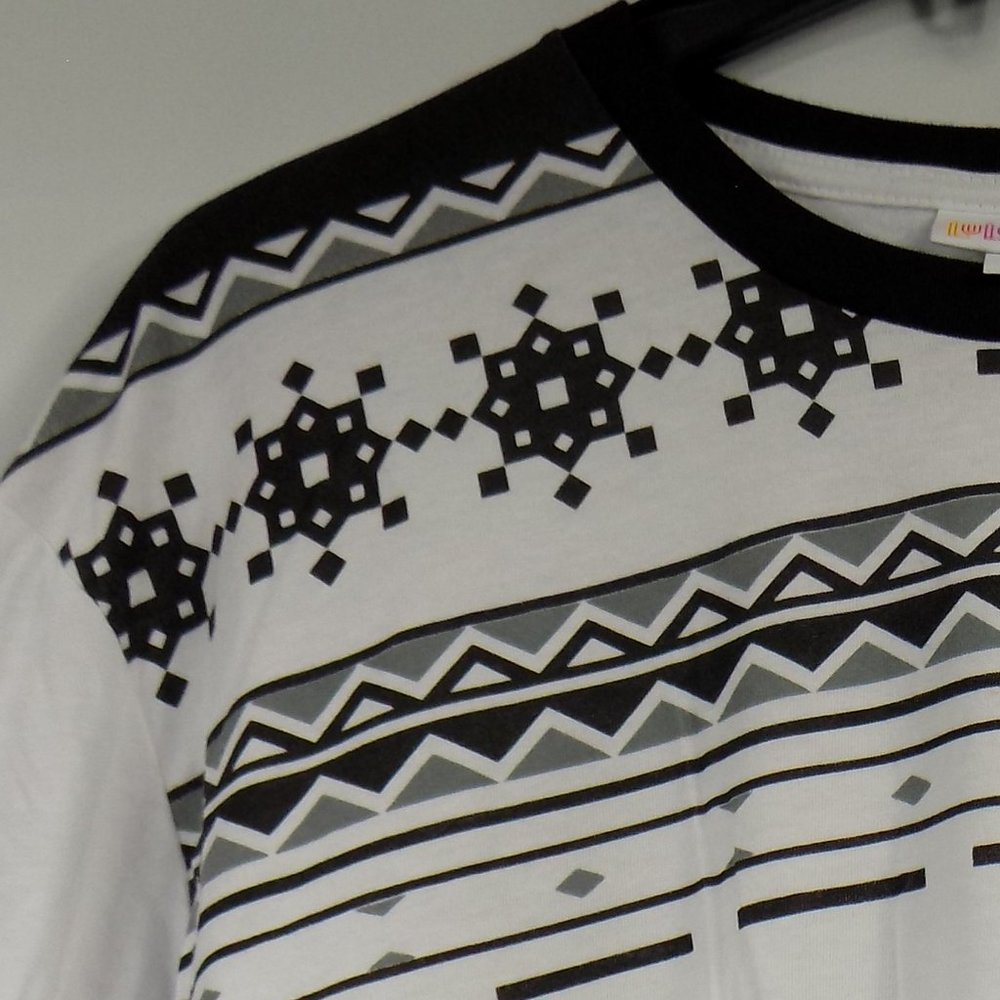 LuLaRoe Hudson Long Sleeve Snowflake Design Top DEFECT - READ DESCRIPTION Size S - Picture 3 of 12